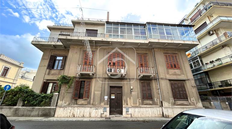 AMPIO APPARTAMENTO  CENTRO STORICO  RIF. V358/24