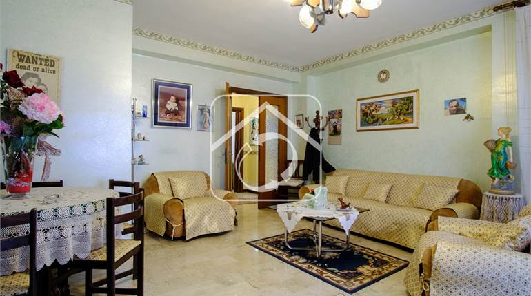 Trilocali parzialmente ristrutturato