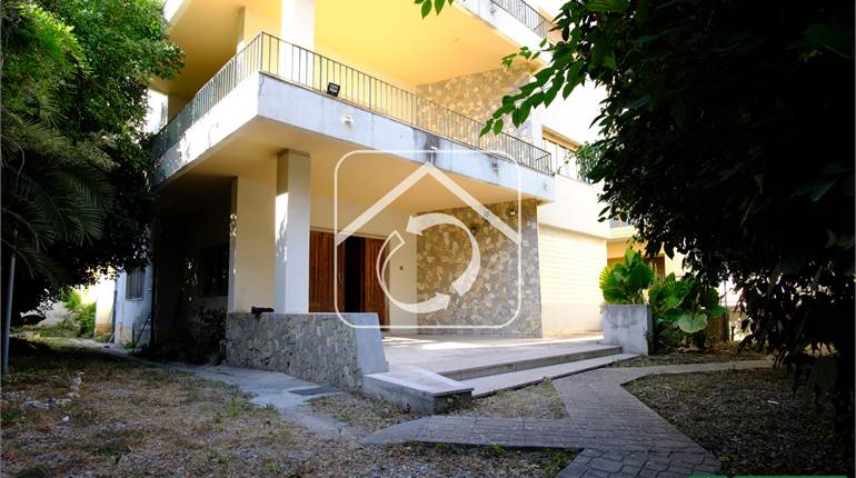 INTERO STABILE A SBARRE CENTRALI Rif. V268/23