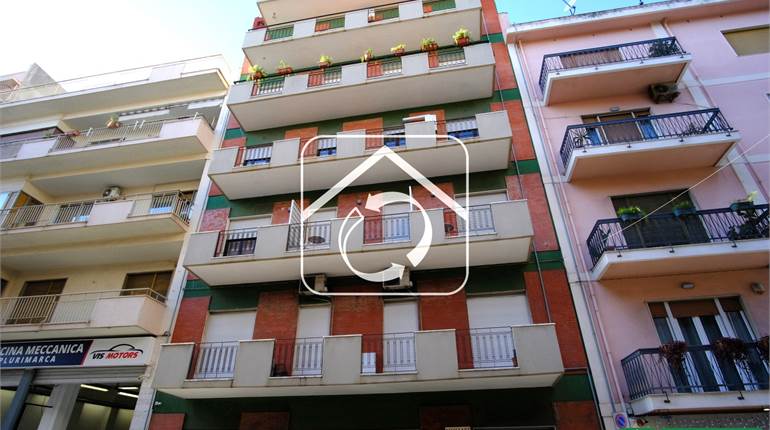RIBASSO - AMPIO APPARTAMENTO AL CENTRO RIF.V300/24